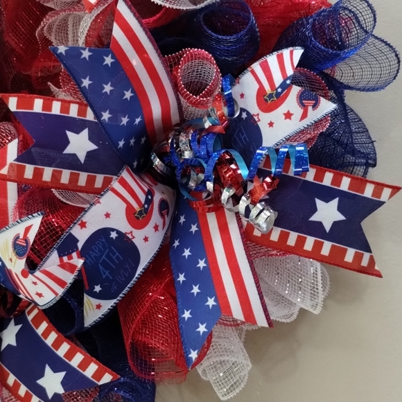 Patriotic Flag Wreath 22" - Picture 5 of 7